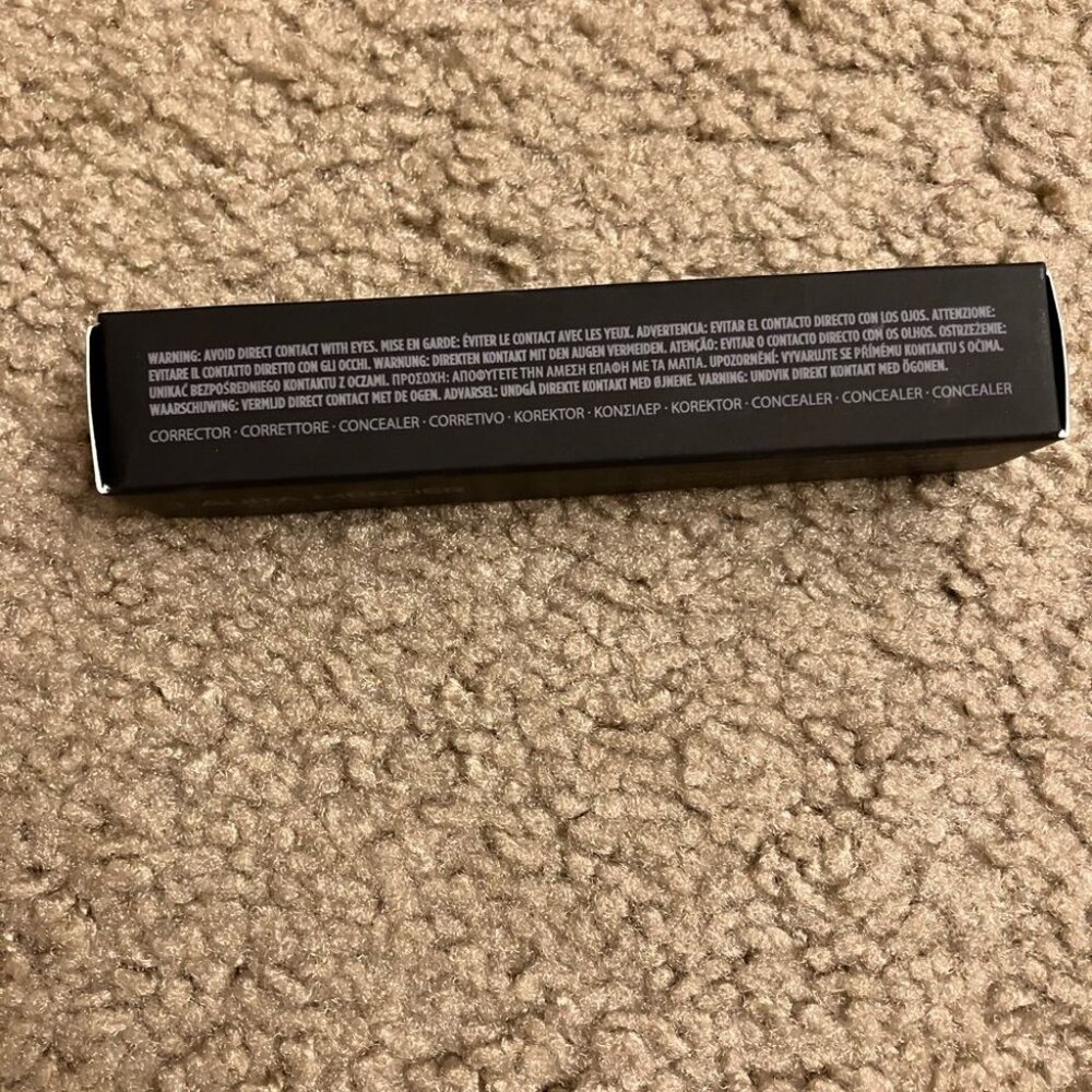 NWOT Laura Mercier Real Flawless Weightless Perfecting Concealer - 0N1 - Picture 4 of 6